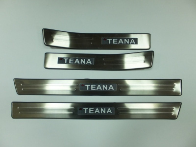 Nissan Teana (08–) Накладки на дверные пороги с логотипом и LED подсветкой, нерж.